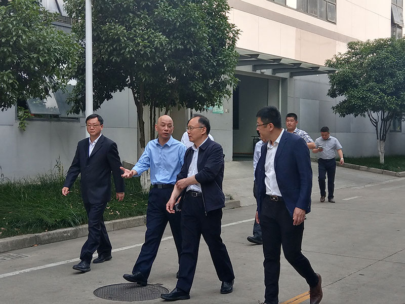 南京市一級巡視員、淮安市副市長、寧淮智能制造產(chǎn)業(yè)園黨工委書記許明一行調(diào)研考察南京奧聯(lián)電子